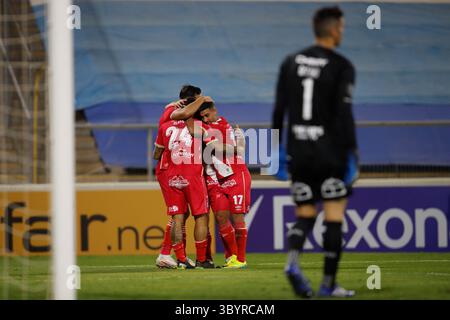 29. April 2021, Santiago, Chile: Santiago (Chile), 29.04.2021.- Argentinos Juniors-Spieler feiern ein Tor während des Copa Libertadores Gruppe-F-Spiels zwischen der chilenischen Universidad Catolica und Argentinos Juniors im San Carlos de Apoquindo Stadion in Santiago, Chile, 29. April 2021. (Bild: © Alberto Valdes/POOL Via ZUMA Press Wire) Stockfoto