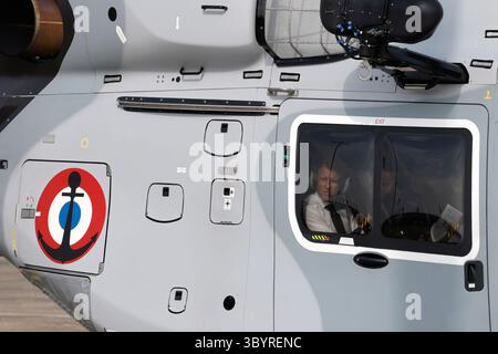 19. Juni 2023, Le Bourget, seine-Saint-Denis, Frankreich: Le Bourget (Frankreich), 19.06.2023.- der französische Präsident Emmanuel Macron besucht am 19. Juni 2023 die Internationale Pariser Flugschau am Flughafen ParisñLe Bourget in Le Bourget, Frankreich. (Francia) (Foto: © Ludovic Marin/POOL via ZUMA Press Wire) Stockfoto