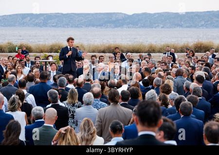 Juni 2023, MARSEILLE, Bouches-du-Rhône, Frankreich: Marseille (Frankreich), 27.06.2023.- der französische Präsident Emmanuel Macron hält am 27. Juni 2023 eine Rede im Fort Saint-Jean in Marseille im Südosten Frankreichs. Der französische Präsident besucht Marseille zwei Jahre, nachdem er einen Umbauplan in Höhe von fünf Milliarden Euro (5,5 Milliarden US-Dollar) für die Stadt aufgestellt hat, um neue Polizisten einzustellen, Schulen und öffentliche Räume zu renovieren und das knarrende öffentliche Verkehrsnetz zu modernisieren. (Francia, Marsella) (Foto: © Ludovic Marin/POOL via ZUMA Press Wire) Stockfoto