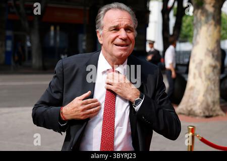 Juni 2023, MARSEILLE, Bouches-du-Rhône, Frankreich: Marseille (Frankreich), 27.06.2023.- der Präsident des regionalrates Provence Alpes Cote d'Azur (Paca) Renaud Muselier wartet auf die Ankunft des französischen Präsidenten vor seiner Sitzung auf dem regionalrat Paca in Marseille, Südostfrankreich, 27. Juni 2023. Der französische Präsident besucht Marseille zwei Jahre, nachdem er einen Umbauplan in Höhe von fünf Milliarden Euro (5,5 Milliarden US-Dollar) für die Stadt aufgestellt hat, um neue Polizisten einzustellen, Schulen und öffentliche Räume zu renovieren und das knarrende öffentliche Verkehrsnetz zu modernisieren. (Francia, Marsella) (Vorschrift Stockfoto