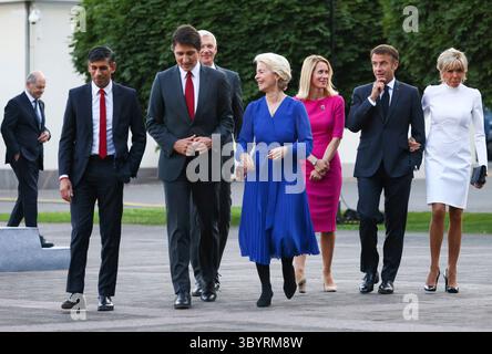 11. Juli 2023, VILNIUS, Litauen: Vilnius (Litauen), 11.07.2023.- (L-R) deutscher Bundeskanzler Olaf Scholz, der britische Premierminister Rishi Sunak, der kanadische Premierminister Justin Trudeau, der lettische Premierminister Krisjanis Karins, die Präsidentin der Europäischen Kommission Ursula von der Leyen, der Estnische Premierminister Kaja Kallas, der französische Präsident Emmanuel Macron und die Frau des französischen Präsidenten Brigitte Macron, die am 11. Juli 2023 im litauischen Präsidenten des litauischen Präsidenten der NATO-Palast stattfanden während des Gipfels statt. Die Nordatlantikvertragsorganisation (NATO) Stockfoto