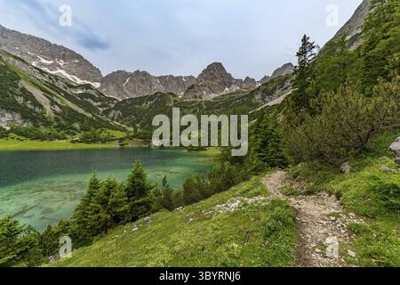 Bergtour zum vorderen Drachenkopf in den Mieminger Bergen bei Ehrwald in der Tiroler Zugspitz Arena Stockfoto