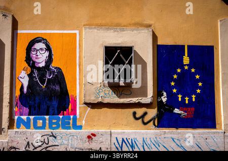 Wandgemälde für Francesca Albanese ROM, ITALIEN - 19. JULI: Ein Wandgemälde für Francesca Albanese mit Nobel darunter, UN-Sonderberichterstatter für die Palästinensischen Gebiete, gegen den die USA Sanktionen des römischen Künstlers Harry Greb im römischen Viertel Trastevere in der Nähe desselben Künstlers angekündigt haben ein Wandgemälde, das am letzten Tag am 19. Juli 2025 in Rom, Italien, Gaza gewidmet ist. Rom Italien Copyright: XStefanoxMontesix Stockfoto