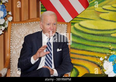 11. September 2023, Hanoi, Vietnam: Hanoi (Vietnam), 11. September 2023.- US-Präsident Joe Biden trifft sich am 11. September 2023 im Regierungsbüro in Hanoi, Vietnam mit dem vietnamesischen Premierminister. Biden kam in Hanoi an, nachdem er am Gipfeltreffen der Gruppe der 20 in Indien teilgenommen hatte. (Kreditbild: © Minh Hoang/POOL via ZUMA Press Wire) Stockfoto