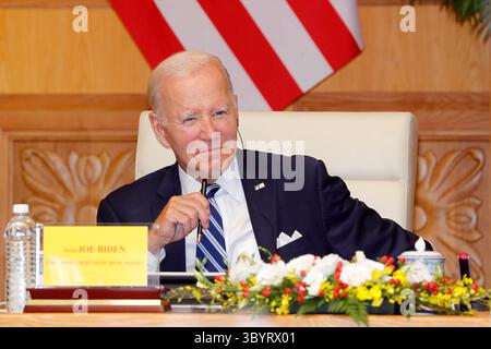 11. September 2023, Hanoi, Vietnam: Hanoi (Vietnam), 11.09.2023.- US-Präsident Joe Biden nimmt am 11. September 2023 an einem Rundtischgespräch im Regierungsbüro in Hanoi, Vietnam Teil. Biden kam in Hanoi an, nachdem er am Gipfeltreffen der Gruppe der 20 in Indien teilgenommen hatte. (Kreditbild: © Minh Hoang/POOL via ZUMA Press Wire) Stockfoto