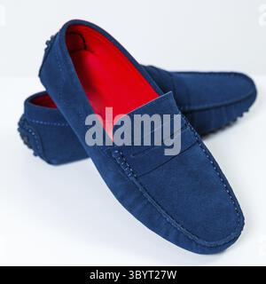 Klassische blaue Herrenschuhe aus nächster Nähe Stockfoto