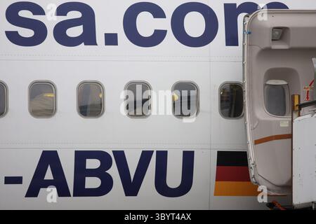 Oktober 2023, BERLIN, Berlin, Deutschland: Berlin (Deutschland), 12.10.2023.- Ein Lufthansa Boeing 747 Jumbo-Jet aus Tel Aviv nach der Landung am Flughafen Frankfurt am Main am 12. Oktober 2023. Lufthansa startete nach der Eskalation des israelisch-palästinensischen Konflikts Sonderflüge mit deutschen Staatsbürgern aus Israel. Tausende Israelis und Palästinenser sind gestorben, seit die militante Gruppe Hamas am 07. Oktober 2023 einen beispiellosen Angriff auf Israel aus dem Gazastreifen gestartet hat, der zu israelischen Vergeltungsangriffen auf die palästinensische Enklave führte. (Alemania) (Bild: © Hannes Albert/Po Stockfoto