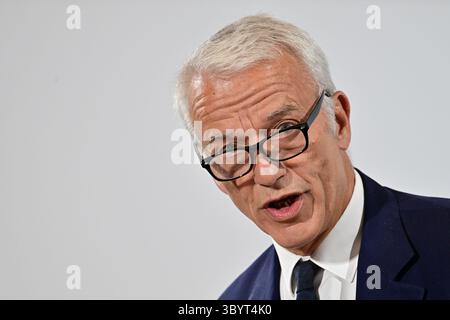 16. Oktober 2023, Paris, Frankreich: Paris (Frankreich), 16.10.2023. - Präsident der französischen Arbeitgebervereinigung Bewegung der Unternehmen Frankreichs (MEDEF) Patrick Martin spricht während seiner Teilnahme an einer Sozialkonferenz mit Gewerkschaften und Arbeitgebern beim französischen Conseil Economique, Social et Environnemental (CESE - Wirtschafts-, Sozial- und Umweltrat) in Paris, Frankreich, 16. Oktober 2023. Im Mittelpunkt der Sozialkonferenz stehen niedrige Löhne gegen hohe Inflation und Meinungsverschiedenheiten mit den Sozialpartnern in anderen Fragen. (Francia) (Bild: © Miguel Medina/POOL via ZUMA Press Wire) Stockfoto