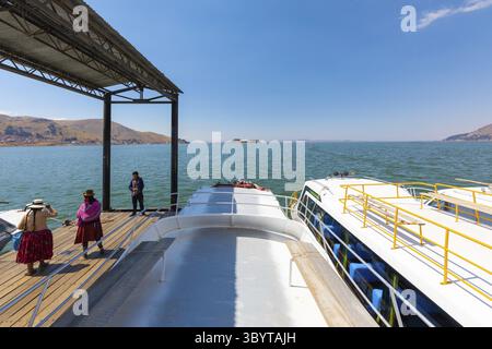 Titicaca-See Peru, 16. August. Pier von Puno, wo Bootsausflüge beginnen, um den höchsten See der Welt zu besuchen. Dreh am 16. August 2019 in Peru Stockfoto