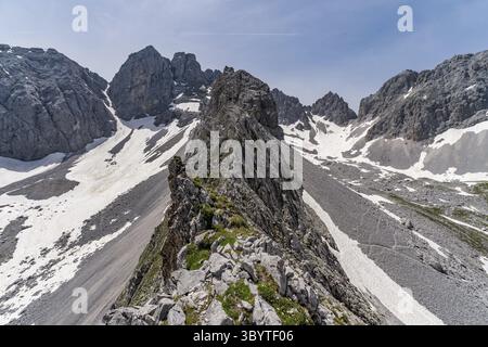 Bergtour zum vorderen Drachenkopf in den Mieminger Bergen bei Ehrwald in der Tiroler Zugspitz Arena Stockfoto