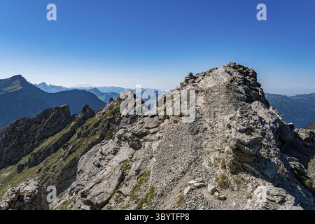 Anspruchsvolle Bergtour über den Klettersteig Mindelheim vom Mittelberg Kleinwalsertal in den Allgauer Alpen Stockfoto
