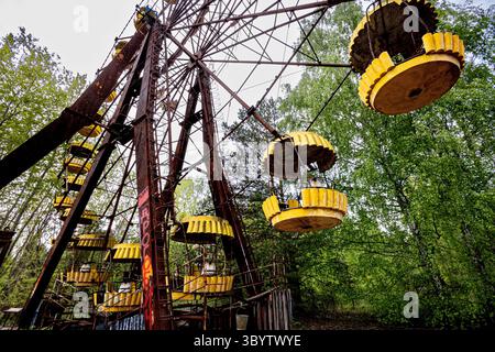5. Mai 2023, Pripyat, Kiew Oblast, Ukraine: Das Riesenrad im Vergnügungspark Pripyat. Die Attraktion war nur einen Tag lang aktiv, da die örtlichen Behörden versuchten, die Fahrt als Ablenkung von der Gefahr zu nutzen, der die Bevölkerung jetzt ausgesetzt war. (Foto: © Gabriel Romero/ZUMA Press Wire) Stockfoto