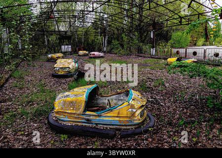 5. Mai 2023, Pripyat, Kiew Oblast, Ukraine: Die Autoanziehungsplattform im Vergnügungspark Pripyat. Der Park sollte am 1. Mai 1986 eröffnet werden; diese Pläne wurden jedoch am 26. April abgesagt, als sich die Katastrophe von Tschernobyl einige Kilometer entfernt ereignete. (Foto: © Gabriel Romero/ZUMA Press Wire) Stockfoto