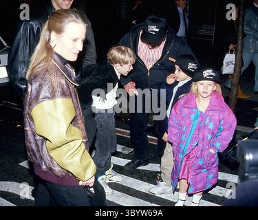 1. JANUAR 2011 - L2418 SD1208. PRE-PRODS PARTY FÜR ''HOME ALONE LOST IN NEW YORK''. MACAULAY CULKIN MIT FAMILIE. (Bild: © John Barrett/ZUMA Press Wire) Stockfoto
