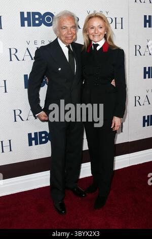 23. Oktober 2019, New York, New York, Vereinigte Staaten: Ralph Lauren (L) und Ricky Anne Loew-Beer nehmen an der HBO-Weltpremiere „Very Ralph“ im Metropolitan Museum of Art Teil (Bild: © Debby Wong/ZUMA Press Wire) Stockfoto