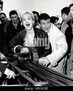 April 1973 - London, England, Vereinigtes Königreich - MYLENE DEMONGEOT (L) ist eine französische Schauspielerin, geboren am 29. September 1935 in Nizza (Foto: © Keystone Press Agency/ZUMA Press Wire) Stockfoto