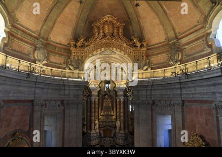 Innenraum der Kirche Torre de Clerigos, Porto, Portugal Stockfoto