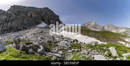Bergtour zum vorderen Drachenkopf in den Mieminger Bergen bei Ehrwald in der Tiroler Zugspitz Arena Stockfoto