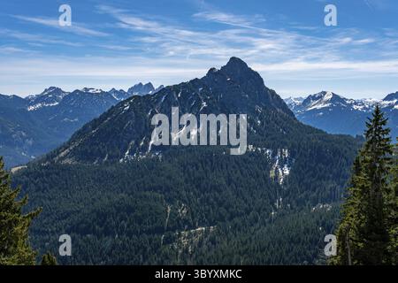 Eine gemütliche Wanderung von Zoeblen Zugspitzblick zum Schoenkahler im wunderschönen Tannheimer Valley Stockfoto