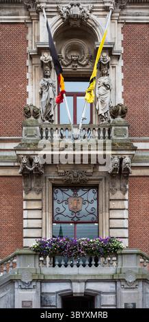 Monumentales Rathaus und Platz von Wetteren, Ostflandern, Belgien 5. Juli 2025 Stockfoto Monumentales Rathaus und Platz von Wetteren, Ostflandern, Belgien 5. Juli 2025 Stockfoto