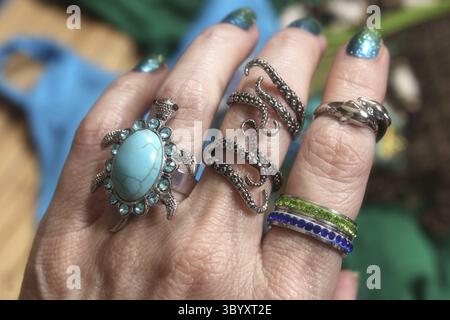 Mermaid Fashion mit Schmuck- und Angelnetz – Nahaufnahme Stockfoto