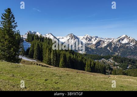 Eine gemütliche Wanderung von Zoeblen Zugspitzblick zum Schoenkahler im wunderschönen Tannheimer Valley Stockfoto
