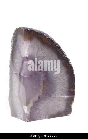 Gesteinsmineralexemplar isoliert auf weißem Hintergrundgeode Stockfoto