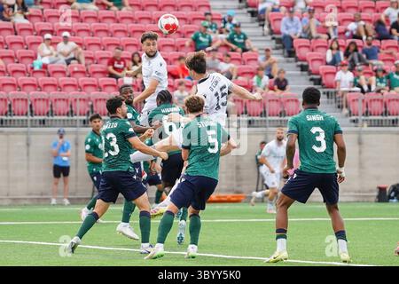 Toronto, Kanada. Juli 2025. Aidan O’Connor #15 von Vancouver FC führt den Ball während des Spiels der kanadischen Premier League zwischen Vancouver FC und York United im York Lions Stadium an. Am 19. Juli 2025 in Toronto, Kanada. (Foto: Leonardo Ramirez/Eyepix Group/SIPA USA) Credit: SIPA USA/Alamy Live News Stockfoto