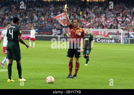 18. September 2014, Österreich: Salzburg, Österreich. September 2014. Der portugiesische Schiedsrichter Artur Dias war beim Spiel der UEFA Europa League zwischen dem FC Red Bull Salzburg und dem Celtic FC in der Red Bull Arena in Salzburg zu sehen. (Foto credot - Gonzales Phoo - Christoph Oberschneider)., Credit:Christoph Obersch / Gonzales Photo / ZUMA Press (Credit Image: © Christoph Obersch / Gonzales / Gonzales Photo via ZUMA Press) Stockfoto