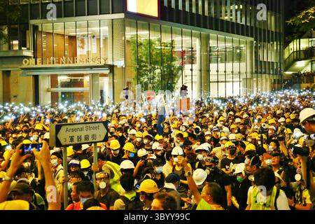 Juni 2019 - Hongkong, Volksrepublik China - Hongkong, China - 21. Juni 2019. Demonstranten blockieren das Polizeipräsidium und fordern die Freilassung von Demonstranten, die bei einer früheren Demonstration verhaftet wurden. Die Demonstranten fordern auch, dass Chief Executive Carrie Lam zurücktritt. (Foto: © Gonzales/Gonzales Foto via ZUMA Press) Stockfoto