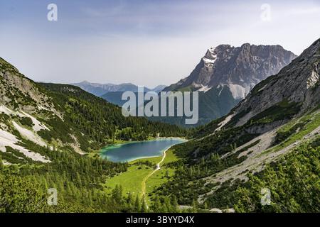 Bergtour zum vorderen Drachenkopf in den Mieminger Bergen bei Ehrwald in der Tiroler Zugspitz Arena Stockfoto