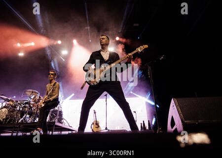 21. Mai 2022, Dänemark, Kopenhagen: Kopenhagen, Dänemark. Mai 2022. Die schottische Rockband Simple Minds gibt ein Live-Konzert im KB Hallen in Frederiksberg, Kopenhagen. Hier ist Bassist GED Grimes live auf der Bühne zu sehen., Credit:Thomas Rungstrom / ZUMA Press (Credit Image: © Thomas Rungstrom/Gonzales Foto via ZUMA Press) Stockfoto