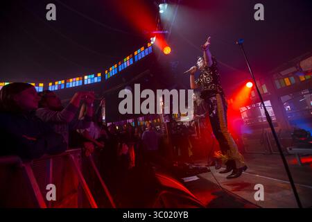 Juni 2018 - Bergen, Norwegen - Norwegen, Bergen - 12. Juni 2018. Die englische Rockband The Struts gibt ein Live-Konzert während des norwegischen Musikfestivals Bergenfest 2015 in Bergen. Hier ist Sänger Luke Spiller live auf der Bühne zu sehen. (Foto: Gonzales Photo - Jarle H. Moe) (Foto: © Jarle H. Moe/Gonzales Photo via ZUMA Press) Stockfoto