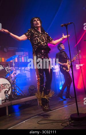Juni 2018 - Bergen, Norwegen - Norwegen, Bergen - 12. Juni 2018. Die englische Rockband The Struts gibt ein Live-Konzert während des norwegischen Musikfestivals Bergenfest 2015 in Bergen. Hier ist Sänger Luke Spiller live auf der Bühne zu sehen. (Foto: Gonzales Photo - Jarle H. Moe) (Foto: © Jarle H. Moe/Gonzales Photo via ZUMA Press) Stockfoto