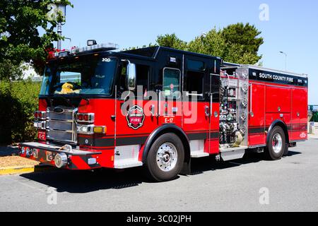 Edmonds, WA, USA - 17. Juli 2025; South County Feuerwehrauto E-17 auf der Straße A Pierce Enforcer Stockfoto