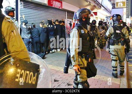 1. Dezember 2019, Hongkong, Volksrepublik China: Hongkong, China. Dezember 2019. Tausende demokratischer Demonstranten nehmen an dem friedlichen marsch von Tsim Sha Tsui nach Hung Hom Teil. Mehr als 100 Menschen werden von der Polizei in Mongkok um Mitternacht angehalten und durchsucht. (Foto: © Gonzales/Gonzales Foto via ZUMA Press) Stockfoto