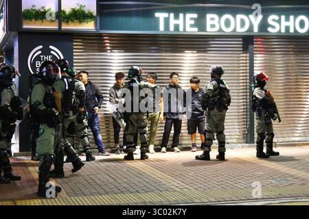 1. Dezember 2019, Hongkong, Volksrepublik China: Hongkong, China. Dezember 2019. Tausende demokratischer Demonstranten nehmen an dem friedlichen marsch von Tsim Sha Tsui nach Hung Hom Teil. Mehr als 100 Menschen werden von der Polizei in Mongkok um Mitternacht angehalten und durchsucht. (Foto: © Gonzales/Gonzales Foto via ZUMA Press) Stockfoto