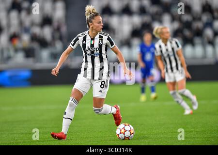 13. Oktober 2021, Italien, Turin: Turin, Italien. Oktober 2021. Martina Rosucci (8) von Juventus Womenâ im UEFA-Champions-League-Spiel zwischen Juventus und Chelsea im Juventus-Stadion in Turin., Credit:Tommaso Fimiano / ZUMA Press (Foto: © Tommaso Fimiano/Gonzales Foto via ZUMA Press) Stockfoto