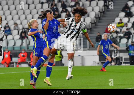 13. Oktober 2021, Italien, Turin: Turin, Italien. Oktober 2021. Sara Gama (3) von Juventus Womenâ im UEFA-Champions-League-Spiel zwischen Juventus und Chelsea im Juventus-Stadion in Turin., Credit:Tommaso Fimiano / ZUMA Press (Foto: © Tommaso Fimiano/Gonzales Foto: ZUMA Press) Stockfoto