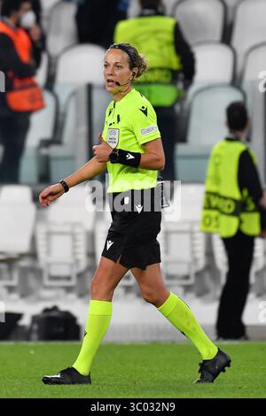 13. Oktober 2021, Italien, Turin: Turin, Italien. Oktober 2021. Schiedsrichterin Ivana Martincic beim UEFA-Womenâ Champions-League-Spiel zwischen Juventus und Chelsea im Juventus-Stadion in Turin gesehen., Credit:Tommaso Fimiano / ZUMA Press (Foto: © Tommaso Fimiano/Gonzales Foto: ZUMA Press) Stockfoto