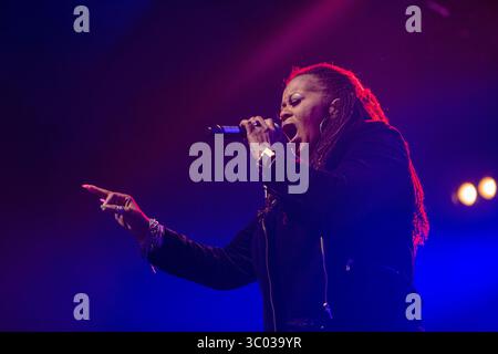 30. April 2018 - Bergen, Norwegen - Norwegen, Bergen - 30. April 2018. Der US-amerikanische Sänger und Songwriter Robin S konzertiert während der šÃ„Ã Show We Love the 90â in den Bergenshallen in Bergen. (Foto: Gonzales Photo - Jarle H. Moe) (Foto: © Jarle H. Moe/Gonzales Photo via ZUMA Press) Stockfoto