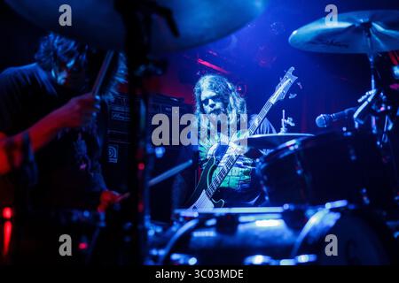 29. Oktober 2014: Kopenhagen, England, Dänemark - die amerikanische Psychdelic-Rock-Band Earthless gibt ein Live-Konzert im Pumpehuset in Kopenhagen. Hier ist Bassist Mike Eginton live auf der Bühne zu sehen. Dänemark, 29/10 2014. (Foto: © Peter Troest/Gonzales Foto via ZUMA Press) Stockfoto
