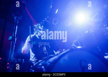 29. Oktober 2014: Kopenhagen, England, Dänemark - die amerikanische Psychdelic-Rock-Band Earthless gibt ein Live-Konzert im Pumpehuset in Kopenhagen. Hier ist Schlagzeuger Mario Rubalcaba live auf der Bühne zu sehen. Dänemark, 29/10 2014. (Foto: © Peter Troest/Gonzales Foto via ZUMA Press) Stockfoto