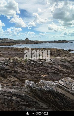 Die Halbinsel Quiberon, in der Bretagne, wunderschöne Meereslandschaft, die felsige Cote-Absaugung Stockfoto