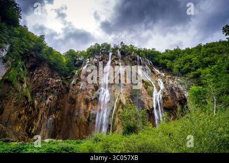 15. Juli 2019, Ogulin, Kreis Karlovac, Kroatien: Kreis Karlovac, Kroatien. Juli 2019. Der Nationalpark Plitvicer Seen ist einer der ältesten und größten Nationalparks Kroatiens und wurde zum UNESCO-Weltkulturerbe erklärt. (Gonzales Foto - Bo Kallberg) (Foto: © Bo Kallberg/Gonzales Foto via ZUMA Press) Stockfoto