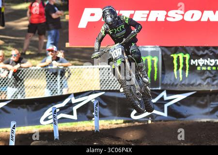 19. Juli 2025: Triumph Factory Racing Team 250 Fahrer Mikkel Haarup in der Luft auf dem Weg zu einem 7. Platz in der Gesamtwertung der 250 Klasse während des 8. Rennens der Pro Motocross Championship, dem FLY Racing Washougal National. Steve Faber/CSM (Bild: © Steve Faber/Cal Sport Media) Stockfoto