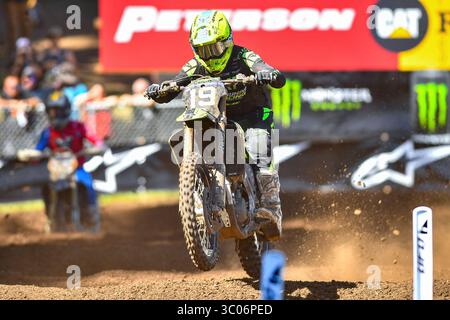 19. Juli 2025: Triumph Racing Factory Team Fahrer Jordon Smith (19) durch die Whoops während des 8. Rennens der Pro Motocross Championship Series, dem FLY Racing Washougal National. Smith belegte den 12. Platz in der Klasse 250. Steve Faber/CSM Stockfoto