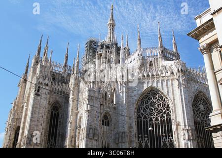 Blick auf die berühmte Mailänder Kathedrale, den Mailänder Dom auf der piazza in Mailand, Italien Stockfoto