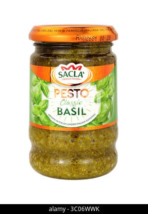 Sacla klassische duftende Basilikum-Pesto-Soße in einem 190-g-Glasgefäß Stockfoto