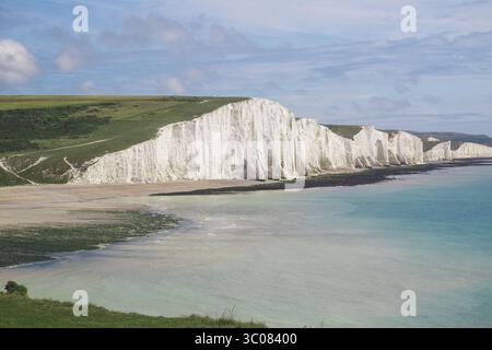 Wunderschöne Küste mit Seven Sisters Kreidefelsen, Eastbourne, East Sussex, England, Großbritannien Stockfoto